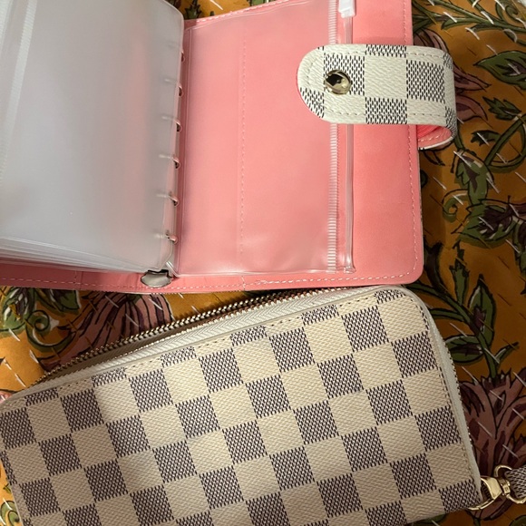Checkered Women's Wallet Set - Picture 6 of 8